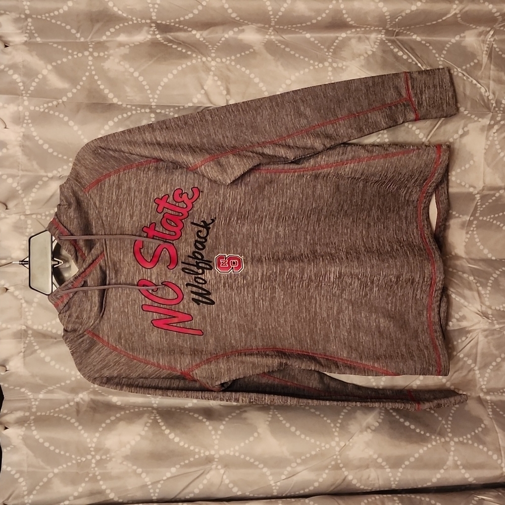 Colosseum, N. C. State, hoodie, size large